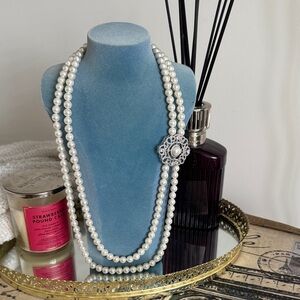 Elegant Pearl Necklace with Silver Accent